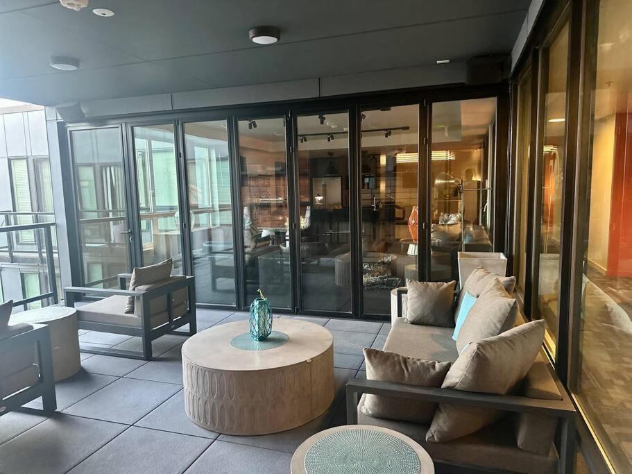 Modern Apartment Downtown Tacoma Near The Convention Center, Free Netflix , King Size Bed & Futon Sofa Bed , Ac, Great Amenities Rooftop, Self-Check-In Екстер'єр фото