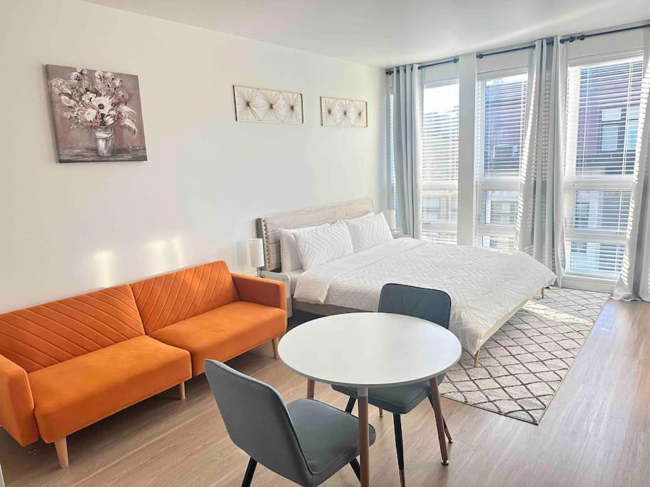 Modern Apartment Downtown Tacoma Near The Convention Center, Free Netflix , King Size Bed & Futon Sofa Bed , Ac, Great Amenities Rooftop, Self-Check-In Екстер'єр фото