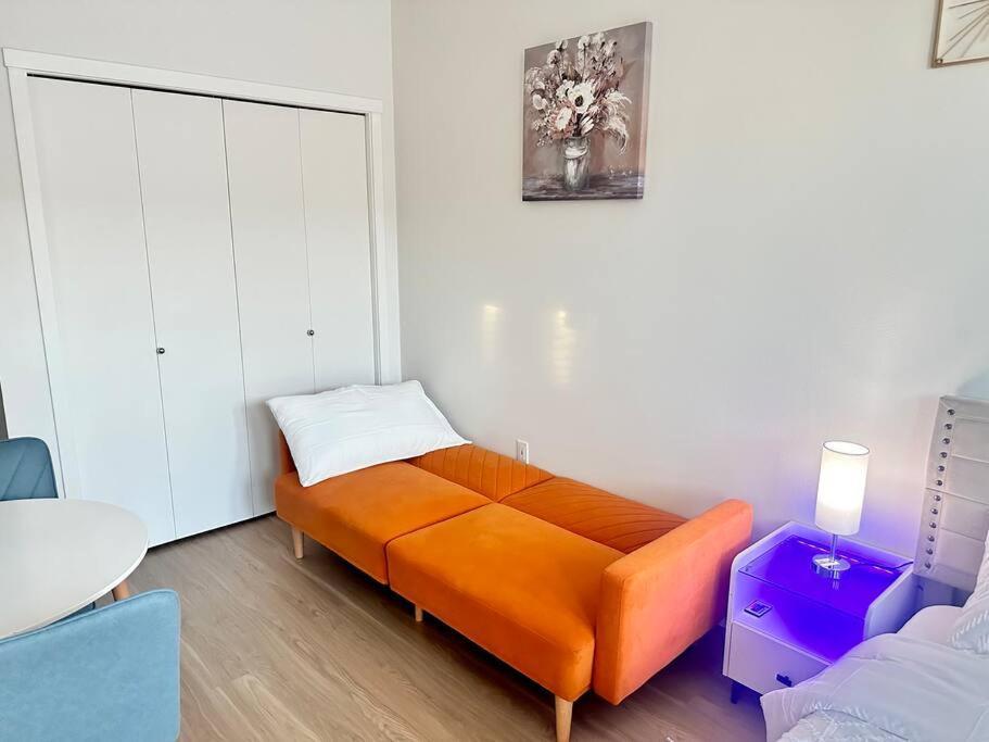 Modern Apartment Downtown Tacoma Near The Convention Center, Free Netflix , King Size Bed & Futon Sofa Bed , Ac, Great Amenities Rooftop, Self-Check-In Екстер'єр фото