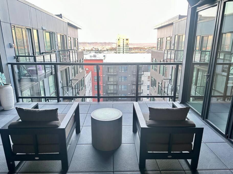 Modern Apartment Downtown Tacoma Near The Convention Center, Free Netflix , King Size Bed & Futon Sofa Bed , Ac, Great Amenities Rooftop, Self-Check-In Екстер'єр фото