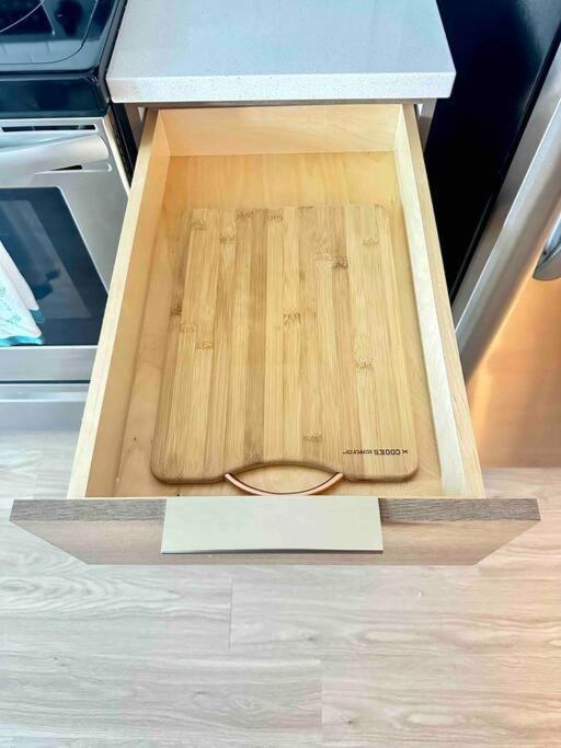 Modern Apartment Downtown Tacoma Near The Convention Center, Free Netflix , King Size Bed & Futon Sofa Bed , Ac, Great Amenities Rooftop, Self-Check-In Екстер'єр фото