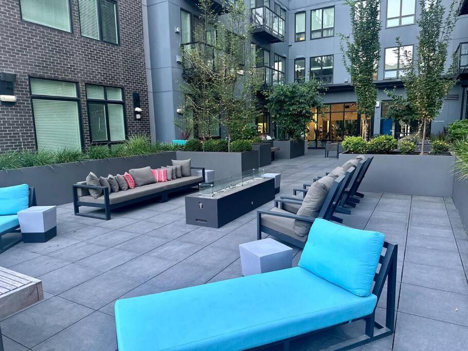 Modern Apartment Downtown Tacoma Near The Convention Center, Free Netflix , King Size Bed & Futon Sofa Bed , Ac, Great Amenities Rooftop, Self-Check-In Екстер'єр фото